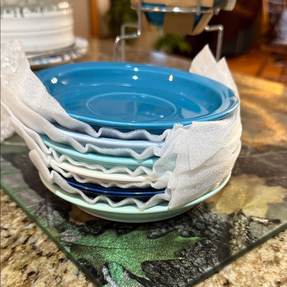 Stylish Coffee Cup Holder with Assorted saucers to match Colors. New